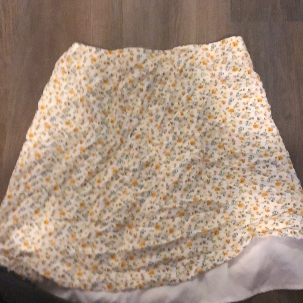 Skirt with yellow flowers